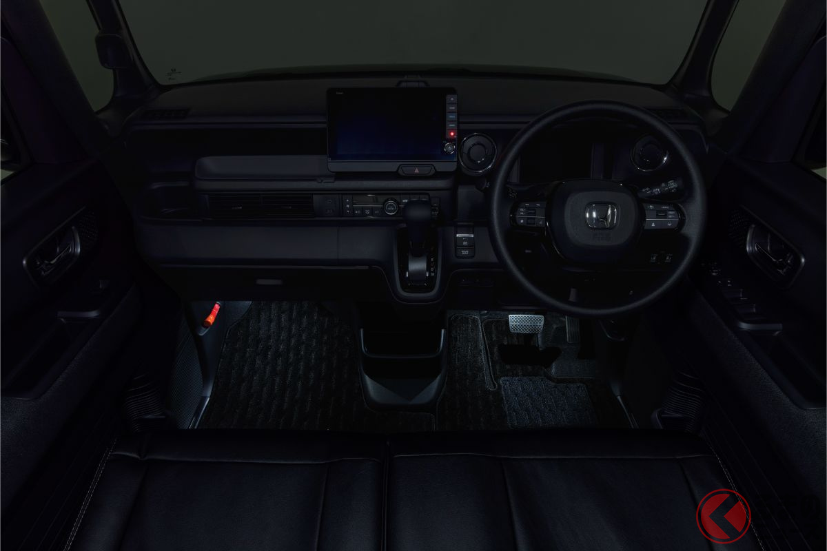 ホンダが青目の「新型軽ワゴン」を初公開！ 斬新ヘッドライト採用で存在感凄い！ 新型「N-BOX」純正アクセをお披露目へ
