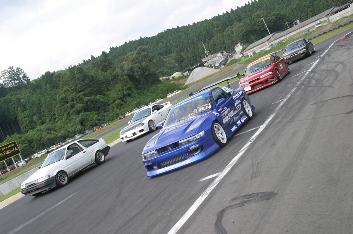 火花が散るほどの ド車高短 ヤンチャ過ぎた ドリフト黎明期 を振り返る Auto Messe Web 自動車情報サイト 新車 中古車 Carview