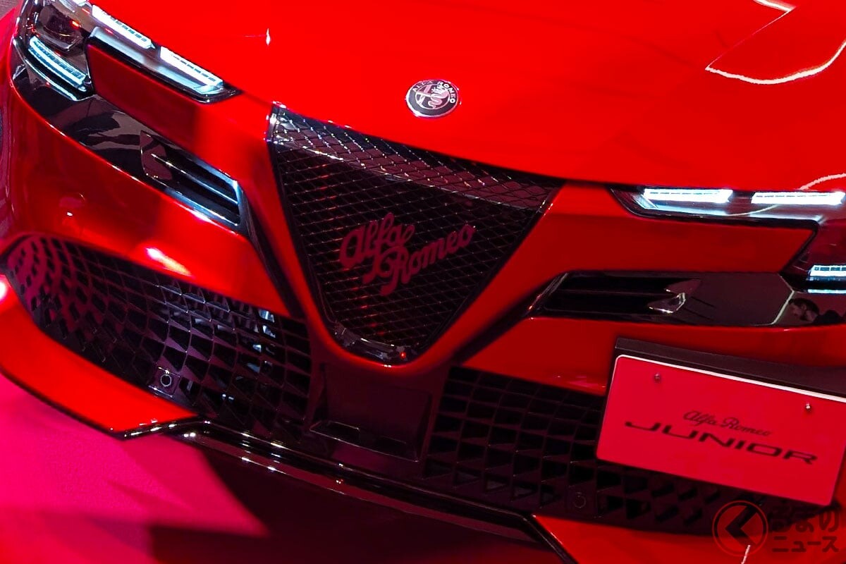 新車420万円！ 新型クーペSUV「ジュニア」発表！ パワフルなターボ搭載した「新・流麗コンパクトカー」登場！ 名門アルファロメオの“新時代”を告げるモデルとは！