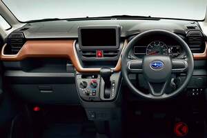 新車135万円！ スバル新型「軽“スライドドア”ワゴン」がスゴイ！ 11年ぶりの全面刷新！ 最上級より「約70万円オトク」＆「リッター22キロ超え」の低燃費！ お洒落内装もイイ「ステラ」最安モデルって？