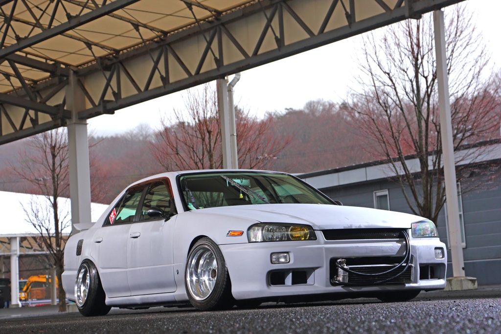 R34スカイラインセダンで街道レーサーを表現 14インチのマークiを履くために4穴ハブ化まで実行 Web Option 自動車情報サイト 新車 中古車 Carview
