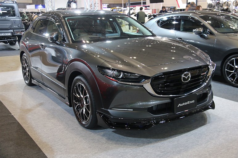 オートエクゼがマツダ CX-30のチューニングキット装着車をお披露目 - 東京オートサロン