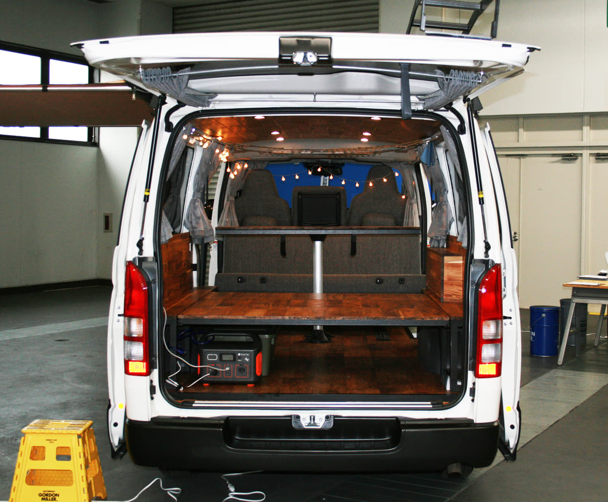 オシャレな バンライフ を支える 広大な空間を活かしたトヨタ ハイエースのコンプリートカーたち Auto Messe Web 自動車情報サイト 新車 中古車 Carview