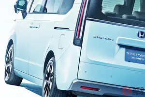 新車335万円！ 全長4.8mのホンダ最新「3列ミニバン」短納期で“注文多数”!? 「ノア／ヴォク」の“ライバル”は「すぐ納車」もOK？ シンプルデザインの「ステップワゴン」の動向は