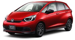 ホンダ、「フィット」一部改良　電動格納ドアミラーなど標準装備　従来比2～7％値上げ
