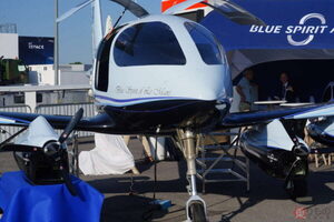なぜ？ 驚愕の「プロペラ12発飛行機」ついに肉薄！ 「え、そうなってたの…!?」な操縦室も見てきた