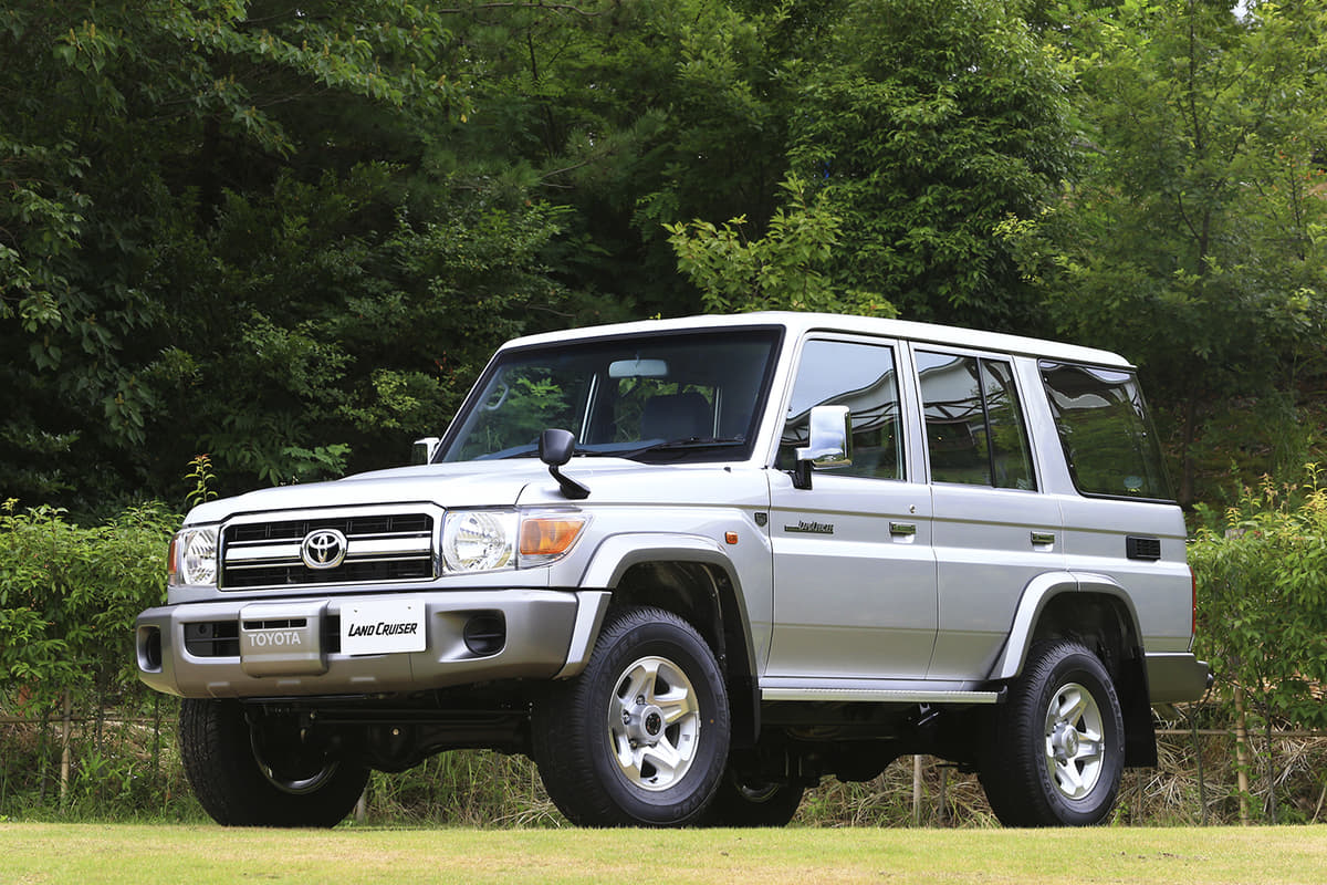 悪路無敵の ランクル70 買うなら 丸目の旧70 か 角目の再販70 か徹底比較した Auto Messe Web 自動車情報サイト 新車 中古車 Carview
