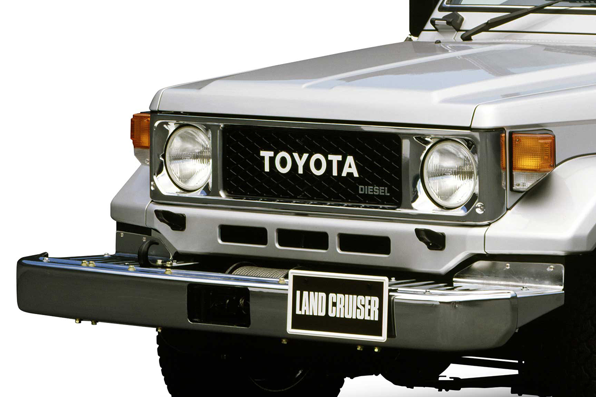 悪路無敵の ランクル70 買うなら 丸目の旧70 か 角目の再販70 か徹底比較した Auto Messe Web 自動車情報サイト 新車 中古車 Carview