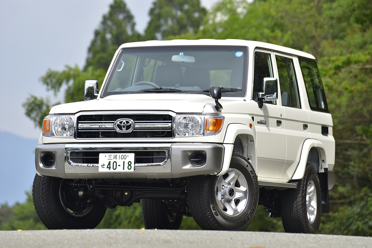 悪路無敵の ランクル70 買うなら 丸目の旧70 か 角目の再販70 か徹底比較した Auto Messe Web 自動車情報サイト 新車 中古車 Carview