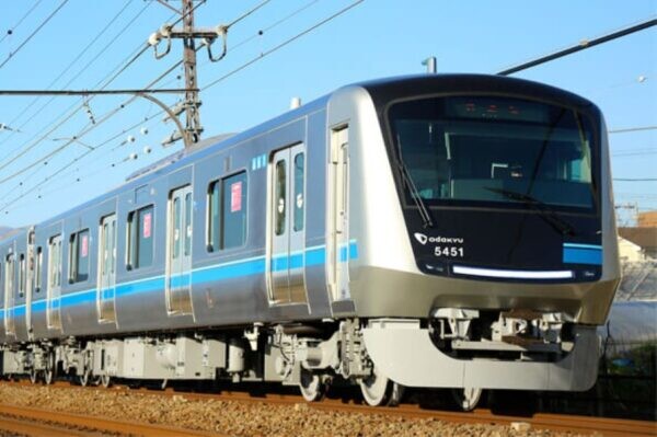 小田急が駅係員の夏制服にポロシャツ導入！暑すぎる環境下での熱中症対策を推進