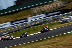 鈴鹿8耐：決勝レース4時間｜転倒・トラブル続発！　スズキCNチャレンジもクラッシュ……ホンダは絶好調トップ快走