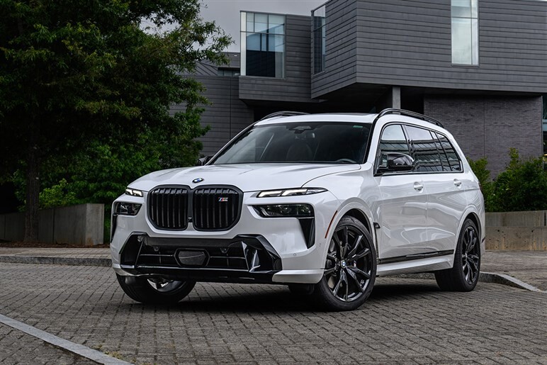 【スクープ】BMW新型「X7 M60」は2027年登場？ クセ強フェイスと530psのV8エンジンでまずは米国から
