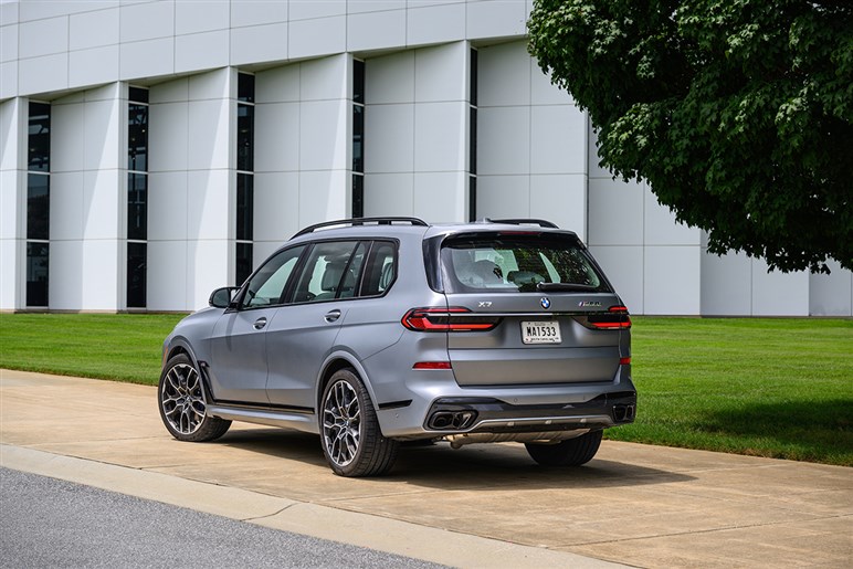 【スクープ】BMW新型「X7 M60」は2027年登場？ クセ強フェイスと530psのV8エンジンでまずは米国から