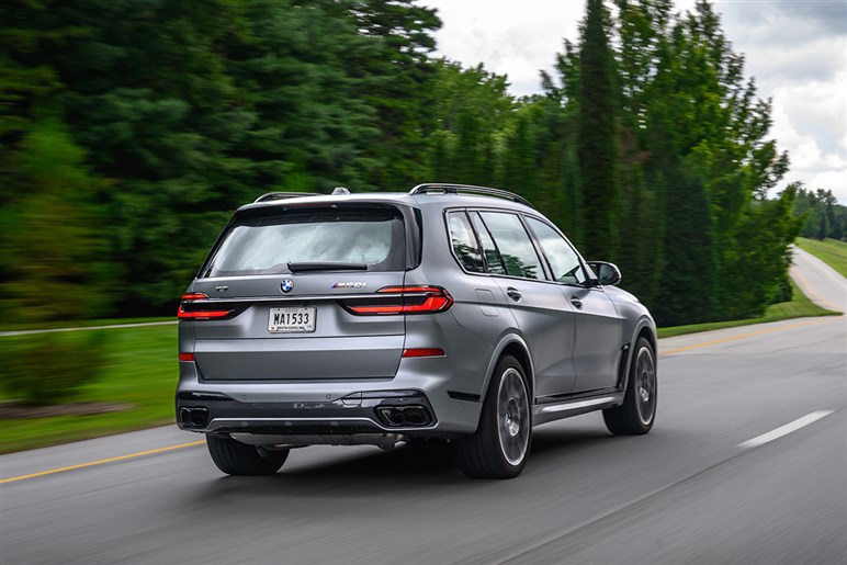 【スクープ】BMW新型「X7 M60」は2027年登場？ クセ強フェイスと530psのV8エンジンでまずは米国から