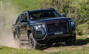 日産のピックアップトラック『ナバラ』が新型に、三菱『トライトン』と基本共用…フロントは専用デザインに