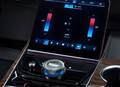 フロントフェイスを新世代のキャデラックデザインに刷新した高級3列シートSUV「エスカレード」が日本上陸