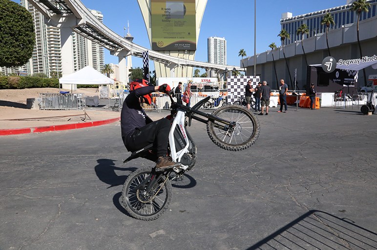 アメリカ最大のカスタムカーショーSEMA、今年のトレンドはなんと言ってもスープラ