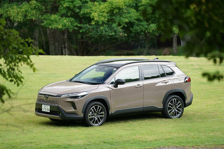 カローラなのにこんなに良くしちゃっていいの？ 全方位で進化した新「カローラクロス」に400超えの価格でも納得したワケ