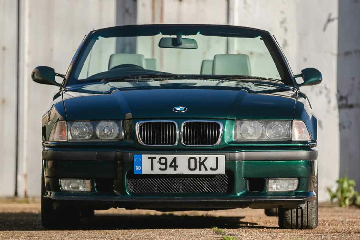 BMW「M3エボリューション コンバーチブル」の相場は約320万円から！ ワンオーナーでメンテナンス履歴がしっかり残されているモデルでした