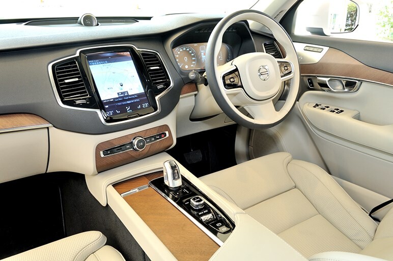 新型XC90 T8に試乗。ふたつの過給機＋電気モーターによる走りは？