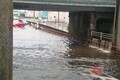 衝撃！ 突然の「大雨」で道路が冠水、どうする？ 事前事後の対処方法は？ JAFテストに見る危険性とは