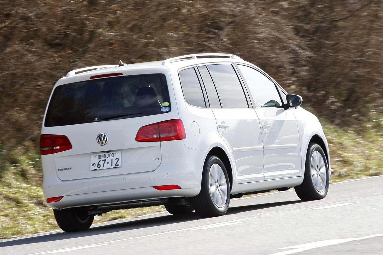 試乗 ゴルフ トゥーランは 長い目で見れば国産ミニバンよりお得なクルマだった 10年ひと昔の新車 Webモーターマガジン 自動車情報サイト 新車 中古車 Carview