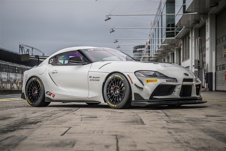 「GRスープラGT4」が“エボ2”へ進化。操作性と快適性アップ、来年1月投入で価格は約3000万円