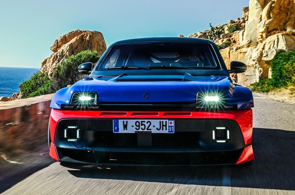 インホイールモーターで540馬力　ルノー新型『5ターボ3E』がドリフト披露