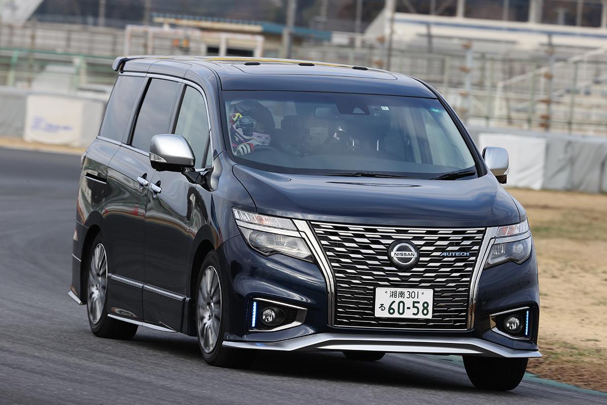 ドリキン土屋圭市の次期愛車候補になれるか エルグランドautech モデリスタ アルファードをサーキットで試す Carトップtv Web Cartop 自動車情報サイト 新車 中古車 Carview