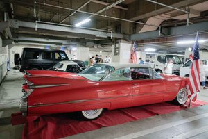 クリスマスはサンタにコスプレとキャデラック！見る人が笑顔にする「よき相棒」