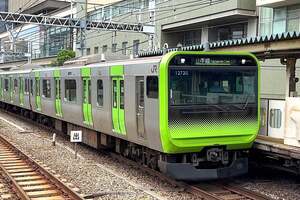 「電車ガラガラ」がSNSで話題に！ お盆休みの奇跡？ それとも社会のひずみ？ 大都市のアナザーサイドを考える