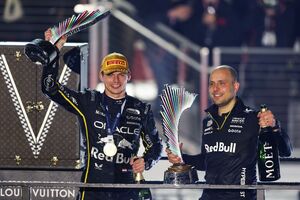 フェルスタッペン、ラスベガスGP逃げ切りで今季6勝目「ピットとのコミュニケーションも良好……楽しく走れたね」　マクラーレン失格で大逆転タイトルに現実味