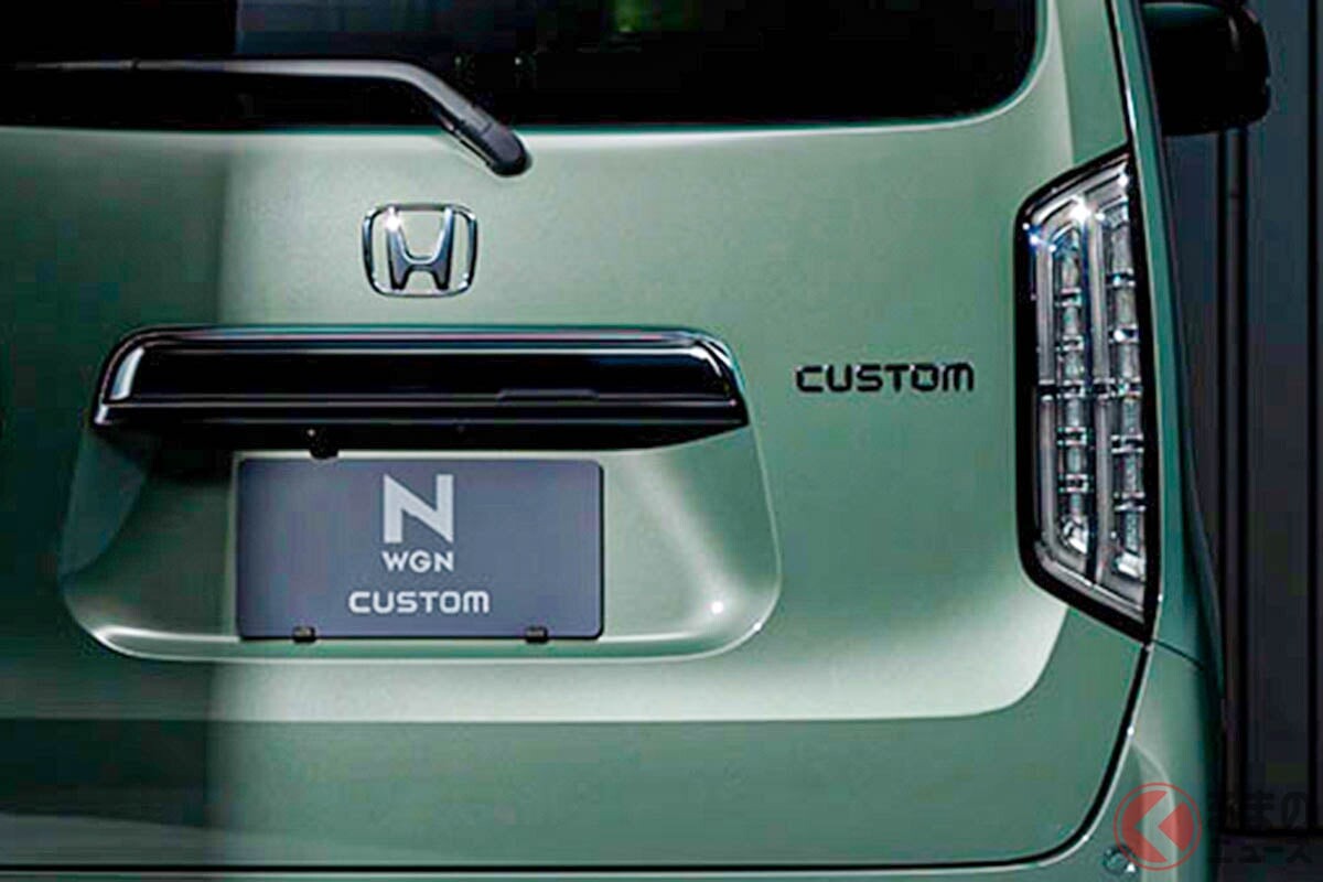 リッター“23km”走る！ ホンダ新「“軽”ワゴン」発表！ カクカクデザイン＆広びろ内装採用！ 黒すぎる「ブラックスタイル」も登場の「N-WGN」が販売店でも話題に