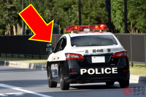 「前を走るパトカー」追い越したら「検挙」される？ 実は「絶対してはいけない」行為も!? 「うっかり反則金」の場合も…警察の回答は