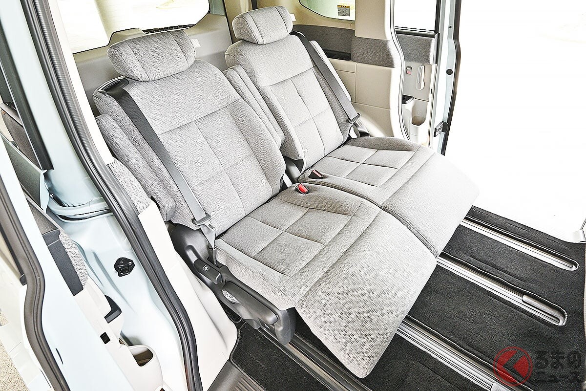 ホンダの「快適“7人乗り”3列シートミニバン」がスゴい！ 精悍「すっかりデザイン」に「らくらく後席」がついた！ デビュー半年が経過した「ステップワゴン“AIR EX”」販売店の反響とは