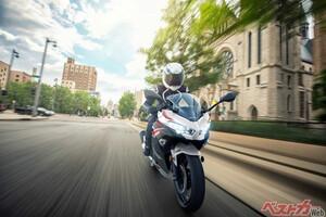 新カラーでさらに美しく!!　カワサキ「Ninja 400」2025年モデル登場！