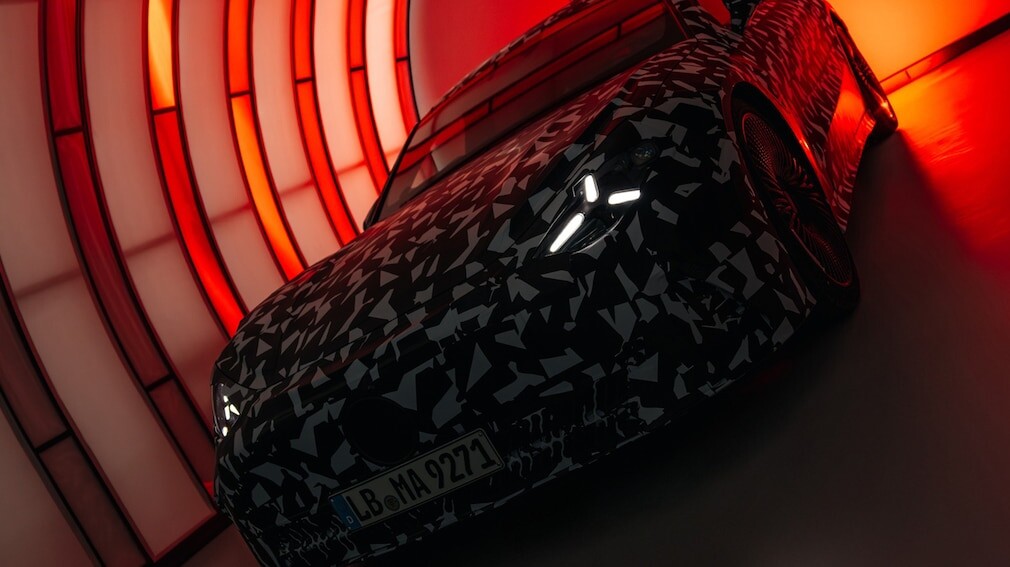 【ティザー画像公開】新型メルセデスAMG GT 4ドアが今年中に発表される？電気自動車として最大1000馬力を発揮する可能性