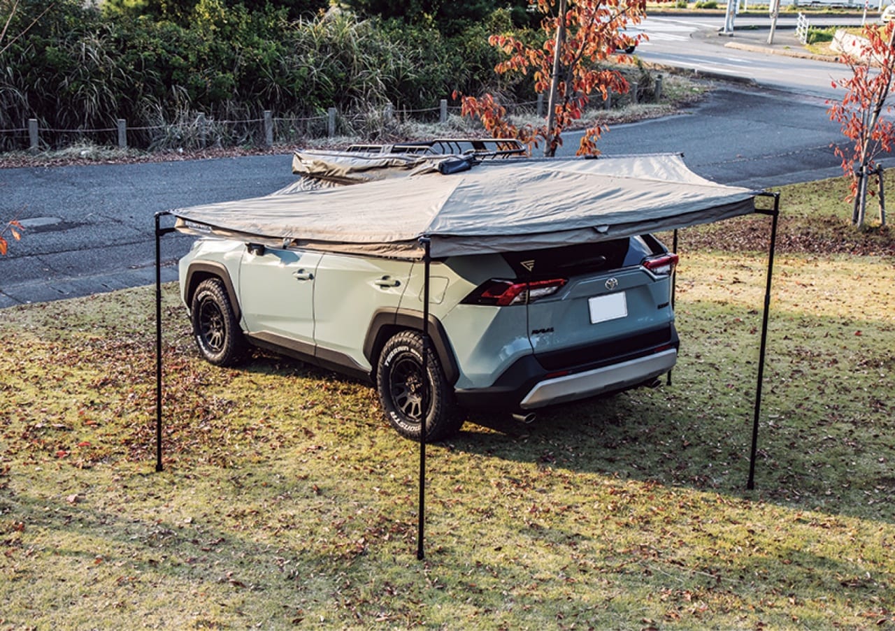 キャリアから回転して広がる 豪州生まれのお洒落系タープ Rav4でキャンプする カスタム スタイルワゴン ドレスアップナビ 自動車情報サイト 新車 中古車 Carview