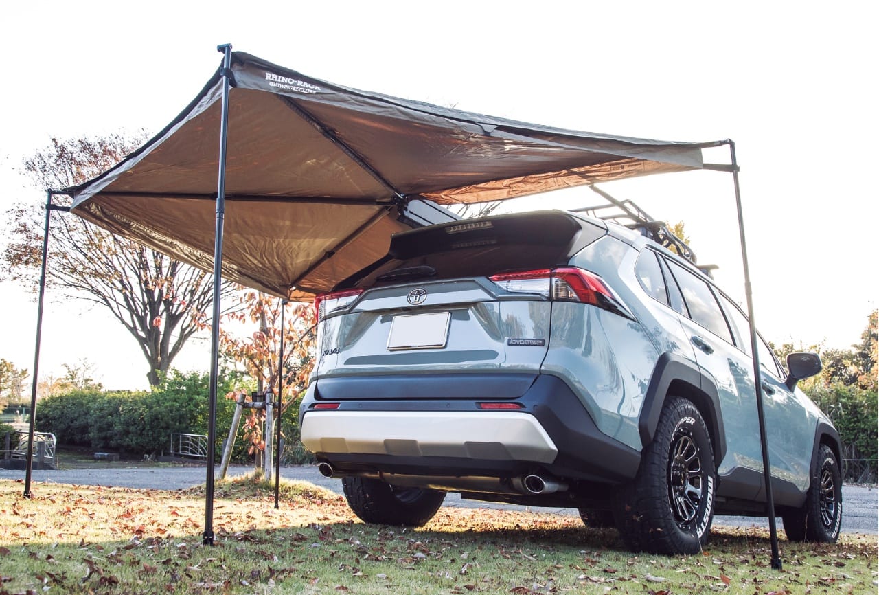 キャリアから回転して広がる 豪州生まれのお洒落系タープ Rav4でキャンプする カスタム スタイルワゴン ドレスアップナビ 自動車情報サイト 新車 中古車 Carview