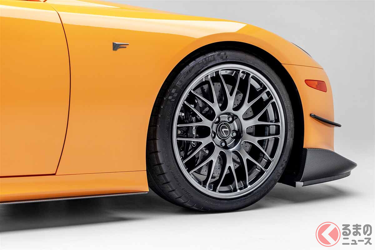 レクサス最高峰の「和製スーパーカー」が2億円突破!? 激レア仕様＆鮮烈オレンジの極上クーペ「LFA」が米で出品！ 結果は？