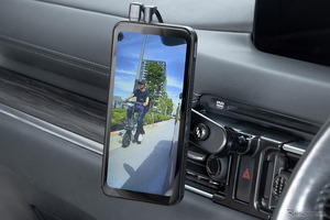 サイドミラーの死角を減らせる補助ミラーは、アナログとデジタル、どっちが買い？［特選カーアクセサリー名鑑］