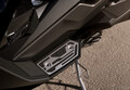 新カラー「白×金」で高級感アップ！ BMW、ミドルスクーターの新型『C 400 GT』日本発売