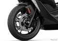 新カラー「白×金」で高級感アップ！ BMW、ミドルスクーターの新型『C 400 GT』日本発売