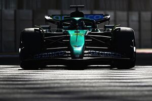 F1アブダビポストシーズンテスト｜アストンマーティンのジャック・クロフォードが最速タイムを記録。メルセデスは早速アクティブエアロを持ち込む