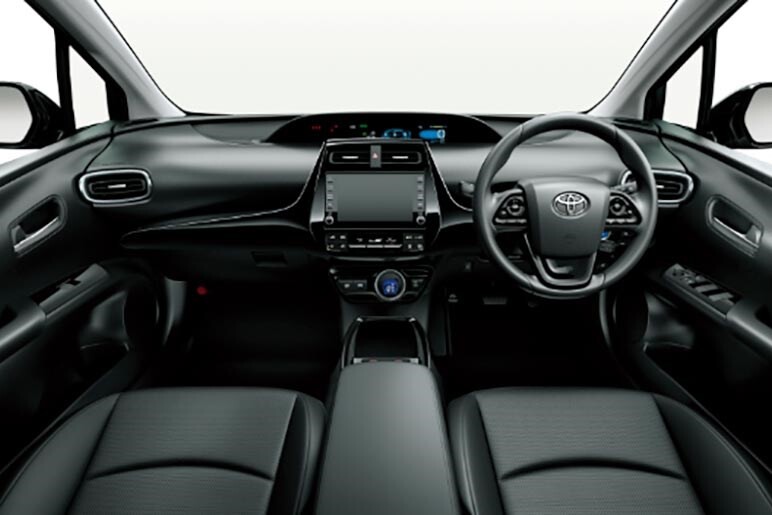 プリウスの内装は高級感漂う。グレード別の比較や人気のカスタム術も紹介【購入ガイド】