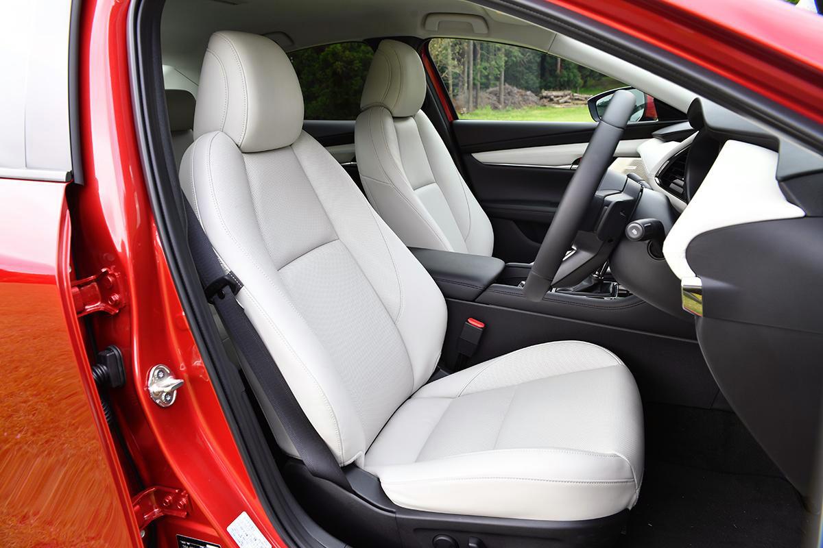 Mazda3は外装も内装も美しい おすすめのカスタムパーツも紹介 Web Cartop の写真 9ページ目 自動車情報サイト 新車 中古車 Carview