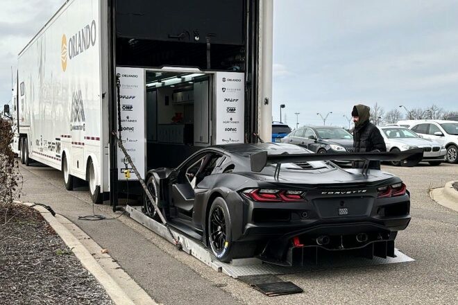 シボレー、2台の新型コルベットZ06 GT3.Rを納車。最初のカスタマーカーがAWAのもとへ