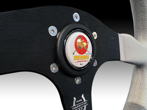 テーマは「馬」、MOMOが日本限定ステアリング「JAPAN YEAR モデル」を199本限定で発売