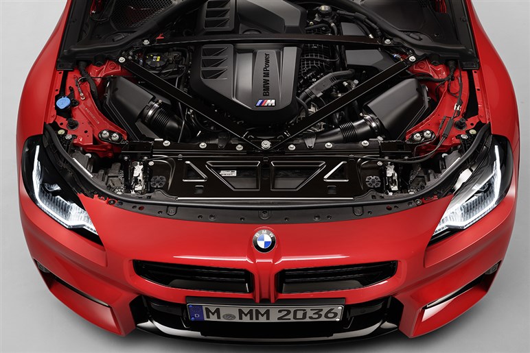 第二世代の「BMW M2」はカクカクしたデザインで視線クギづけ！ 日本で1000万円を切れるかに注目