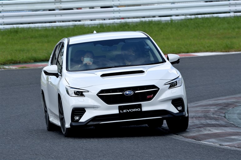 新型スバルWRX S4試乗。2.4Lエンジンはレスポンス抜群。可変ダンパー搭載の「STI Sport R」がオススメ